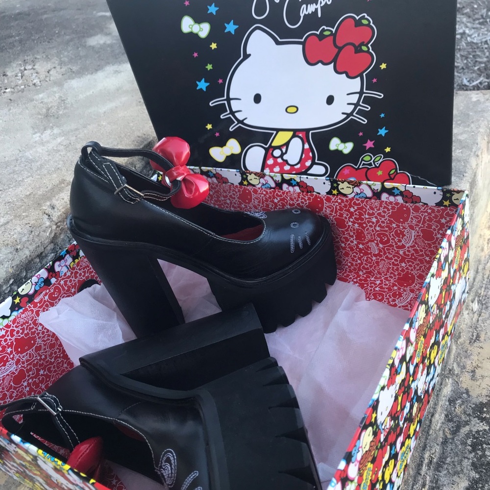 Limited edition Jeffery Campbell Hk scully